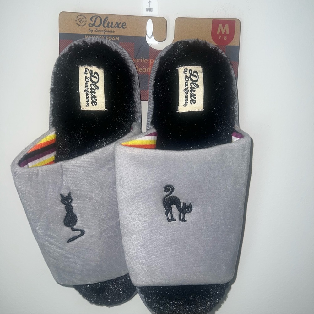 Dluxe Dearfoam Gray and Black Slippers